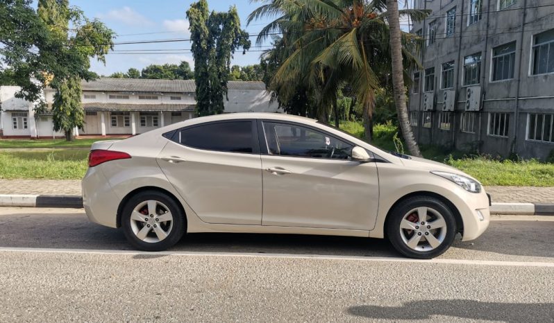 Hyundai Elantra full